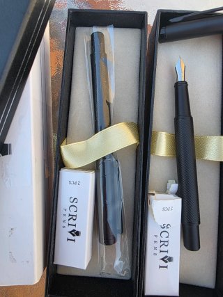 2 Plumas SCRIVI PENS Negras Extra Fine Nib