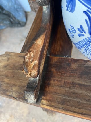 Mueble Castellano Antiguo con Cerámica Azul