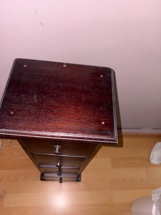 Mueble de madera con 4 cajones