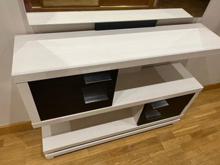 Mueble de entrada recibidor blanco y negro