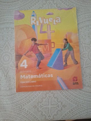 Pack de 3 libros  forrados de matemáticas de 4° EP