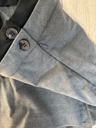 Falda plisada gris
