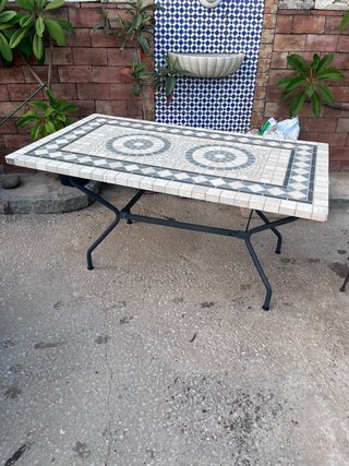 Mesa de exterior con mosaico