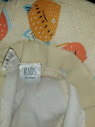 Gorro infantil con estampado de peces