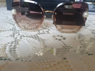 Occhiali da sole Chanel marroni con perla laterale