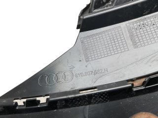 Moldura parachoques del dcho Audi 8Y0807682H