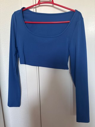 Top azul manga larga crop