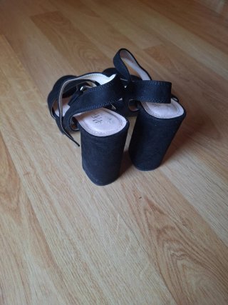 Sandalias tacón ancho negras
