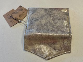 Porta tarjetas dorado metalizado