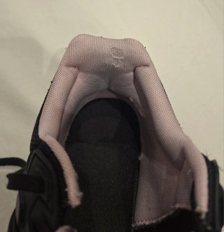 Zapatillas Adidas negras y rosas