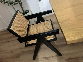Conjunto de mesa y sillas