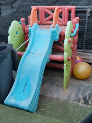 Tobogán infantil azul y verde