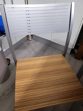 Mesa de cocina de madera y metal
