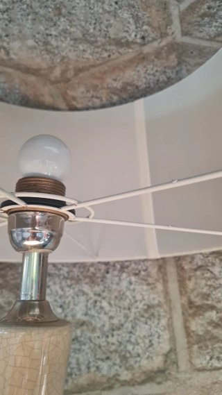 Lámpara cerámica vintage beige y dorada