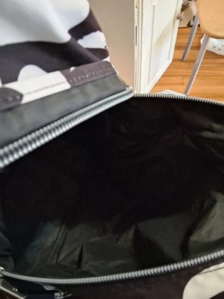 Mochila TOTTO floral negra y blanca