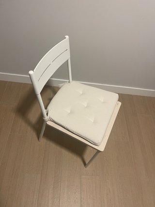 Mesa de comedor redonda blanca y 4 sillas