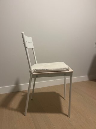 Mesa de comedor redonda blanca y 4 sillas