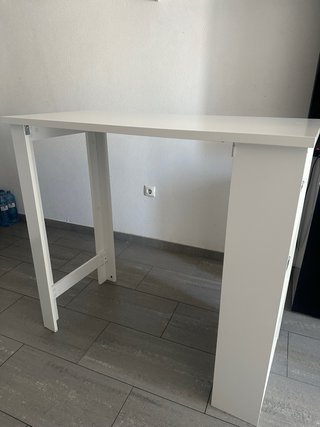 Mesa alta blanca