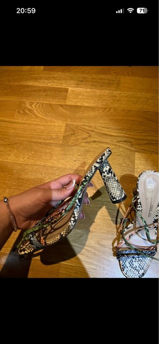 Tacones de serpiente multicolor