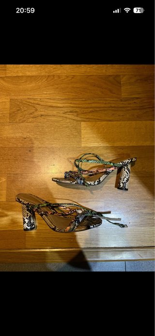 Tacones de serpiente multicolor