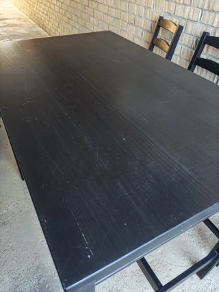 Mesa y 4 Sillas Negras