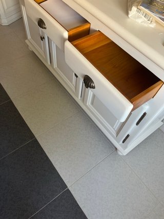 Alacena de madera de pino
