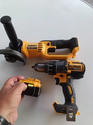 AMOLADORA DEWALT DCG412 Y TALADRO DEWALT DCD996