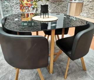 Mesa comedor cristal y 4 sillas negras