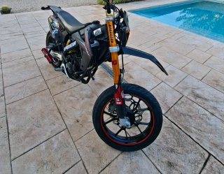 Moto Supermotard DOCA Negra