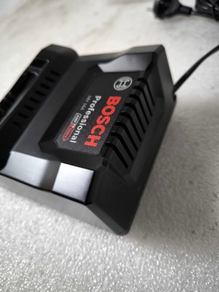 Cargador Bosch Professional 18V 16A GAL 160