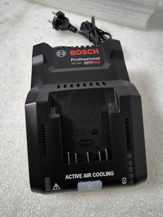 Cargador Bosch Professional 18V 16A GAL 160