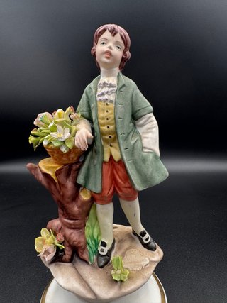 Statuina vintage in porcellana italiana firmata Ma