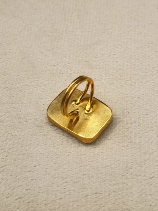 Anillo dorado piedra amarilla rectangular