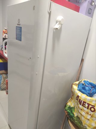 Congelador vertical blanco