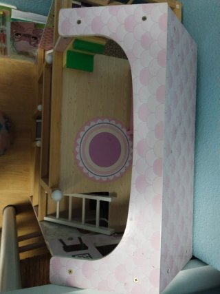 Casa de muñecas de madera