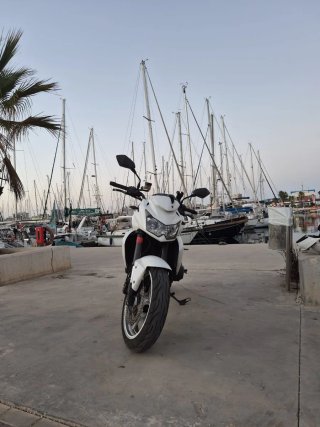 Kawasaki Z750 Blanca 2009