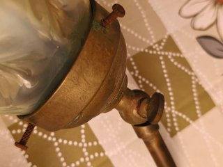 Lampada da tavolo antica in ottone