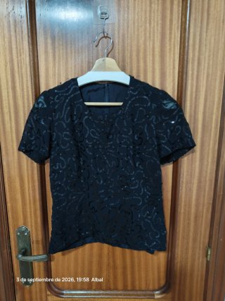 Top negro lentejuelas