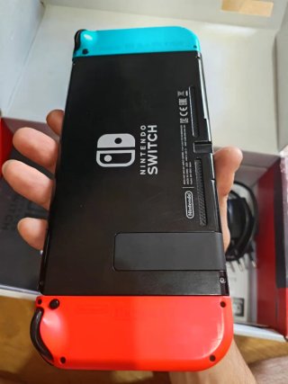 Nintendo Switch V2 + Giochi e SD