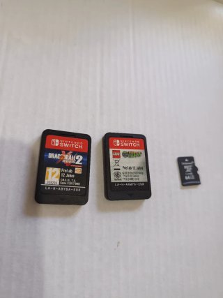 Nintendo Switch V2 + Giochi e SD