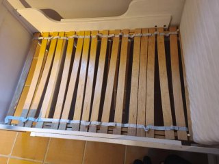 Cama infantil de 90 cm extensible.