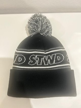Gorro STWD Negro con Pompon
