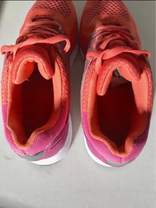 Scarpe da ginnastica arancioni e rosa