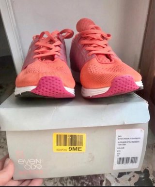 Scarpe da ginnastica arancioni e rosa