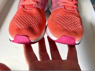 Scarpe da ginnastica arancioni e rosa