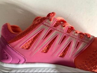 Scarpe da ginnastica arancioni e rosa