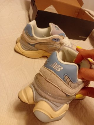 Zapatillas New Balance 9060 Talla 40