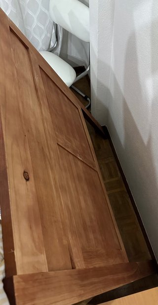 Cabecero de madera com detalles.