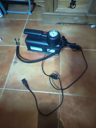 Inflador Eléctrico Portátil con Manómetro