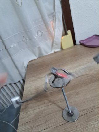 Muñeca de equilibrio metálica